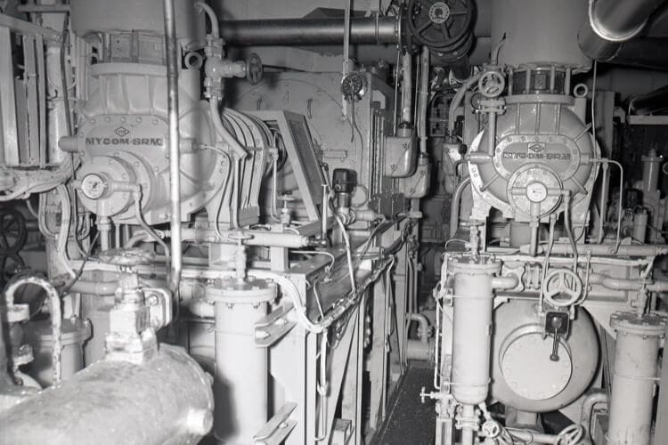 first screw type refrigeration compressor for a large refrigeration mother ship